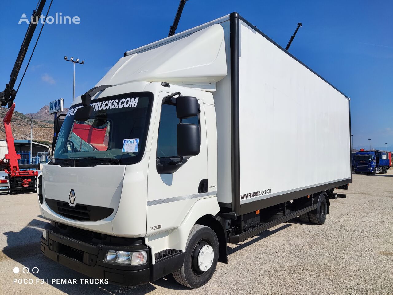 camion furgone Renault MIDLUM 220 DXI FURGON CERRADO 12T 4X2 EURO 5