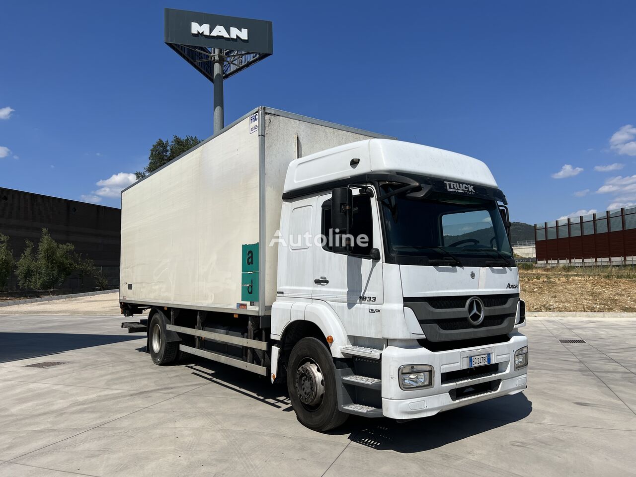 camion isotermico Mercedes-Benz AXOR 1833 T21-089