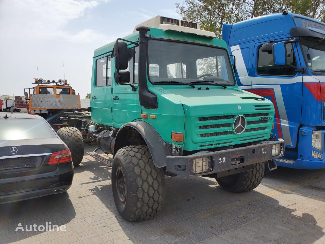 camion militare Mercedes-Benz Unimog U4000