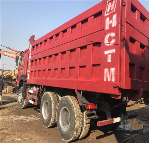 camion ribaltabile Howo 6X4 375HP dump truck