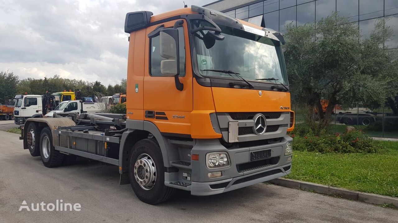 camion scarrabile Mercedes-Benz Actros 2544