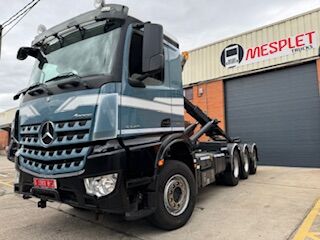 camion scarrabile Mercedes-Benz Arocs 3248 tridem