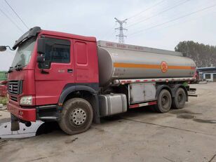 camion trasporto carburante Howo 375
