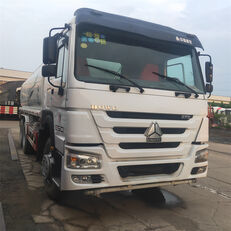 camion trasporto carburante Sinotruk Howo Howo