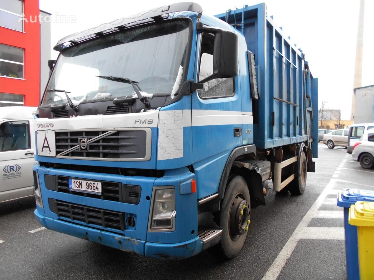 camion dei rifiuti Volvo FM 9 popelář