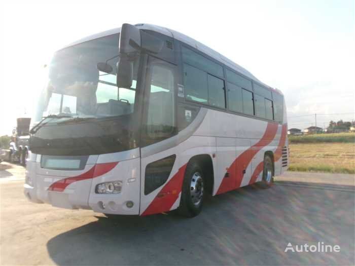 pullman turistico Isuzu BUS