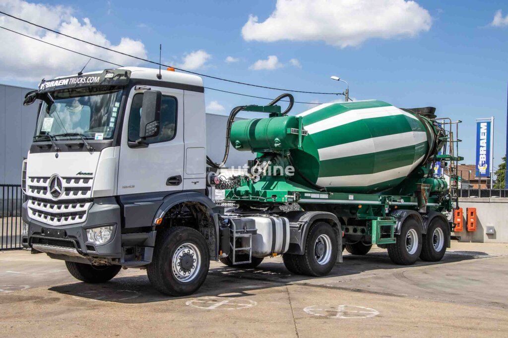 trattore stradale Mercedes-Benz AROCS 1943 AS 4X4+LIEBHERR 10M3 (2014)